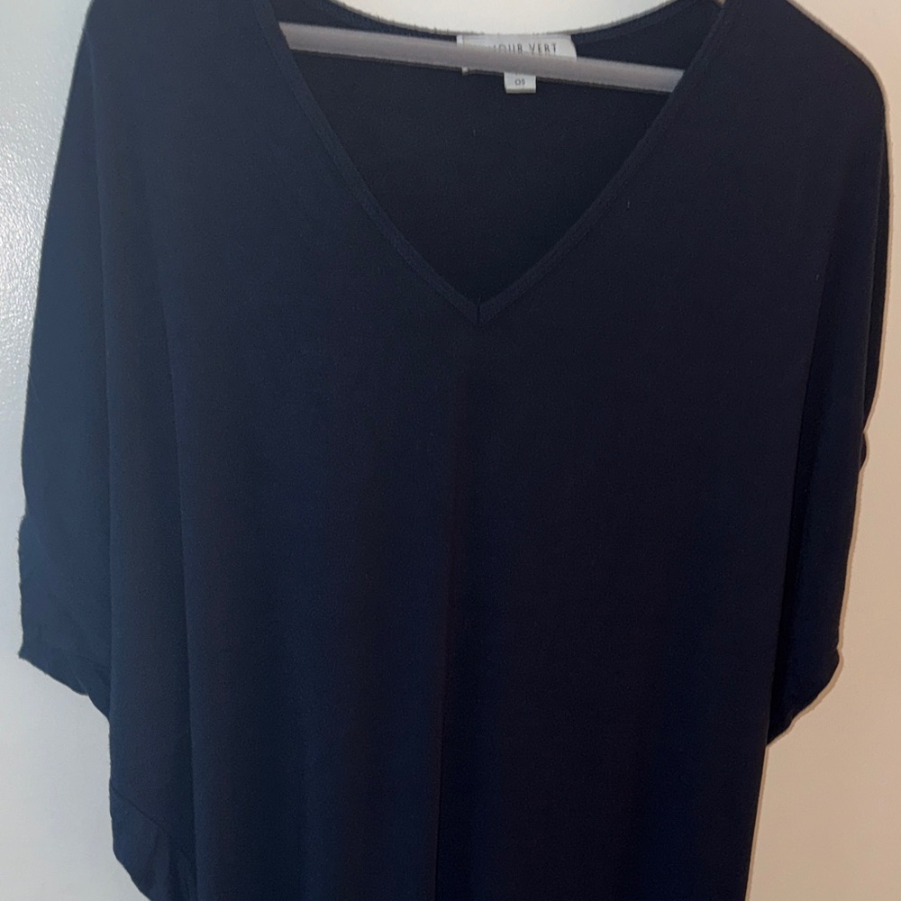 Amour Vert Mayr Dream Knit Bundle Navy and Black v-neck